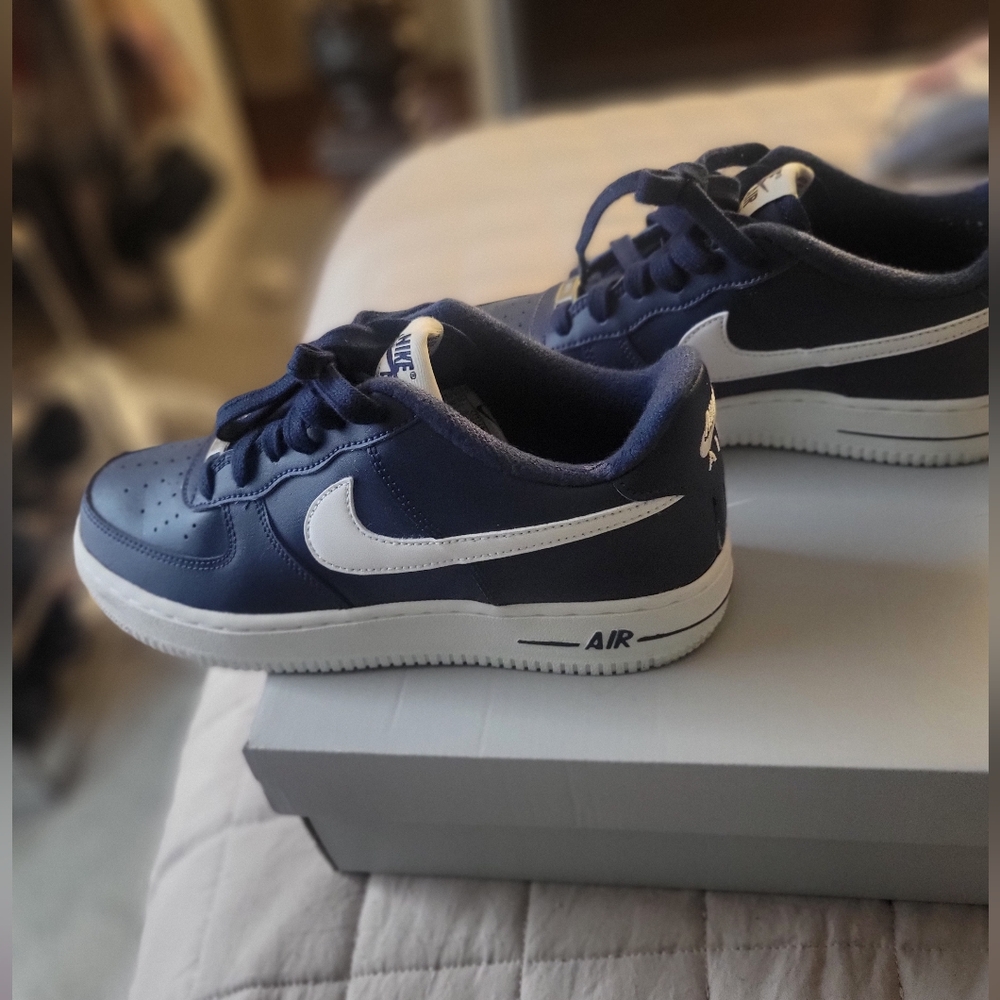 Nike Air Force 1 Low Sneakers - Size 5 Youth - Picture 3 of 3